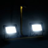 hideg fehér fényű fogantyúval ellátott LED-es reflektor 2x30 W