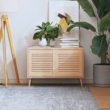 2 db tömör fenyőfa lamellás szekrényajtó 39,5 x 39,4 cm