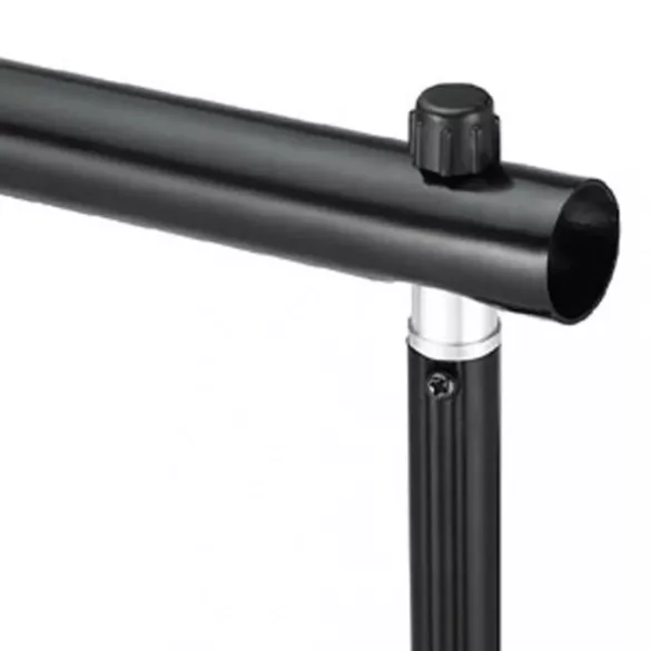 stúdiófelszerelés 600 x 300 cm-es fekete háttérrel és lámpákkal