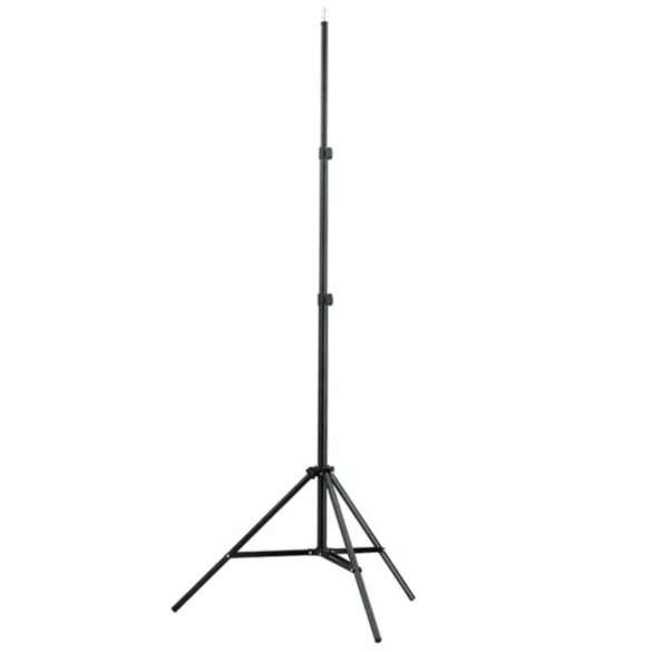 stúdiófelszerelés 600 x 300 cm-es fehér háttérrel és lámpával