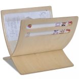 természetes színű fa folyóirattartó állvány