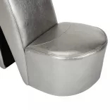 ezüstszínű magas sarkú cipő formájú műbőr szék