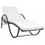 2 db barna polyrattan napozóágy asztallal