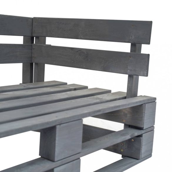 fenyőfa kerti raklapkanapé homokszínű párnákkal