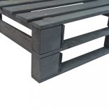 fenyőfa kerti raklapkanapé homokszínű párnákkal