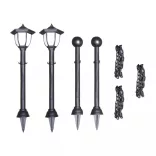 4 db napelemes lámpa lánckerítéssel és cölöpökkel