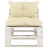 fa kerti középső raklapkanapé krémszínű párnákkal