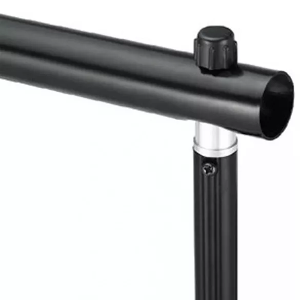 fotóstúdió-felszerelés háttérrel, lámpákkal és ernyőkkel