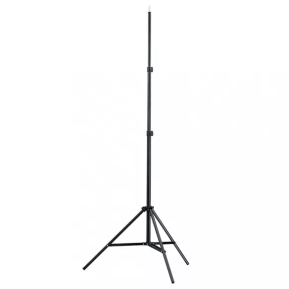 fotóstúdió-felszerelés háttérrel, lámpákkal és ernyőkkel