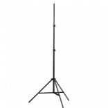 fotóstúdió-felszerelés háttérrel, lámpákkal és ernyőkkel