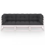 háromszemélyes tömör fenyőfa kerti kanapé párnákkal