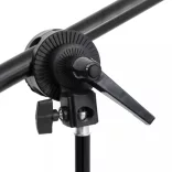 fotóstúdió-felszerelés lámpákkal, háttérrel és reflektorral