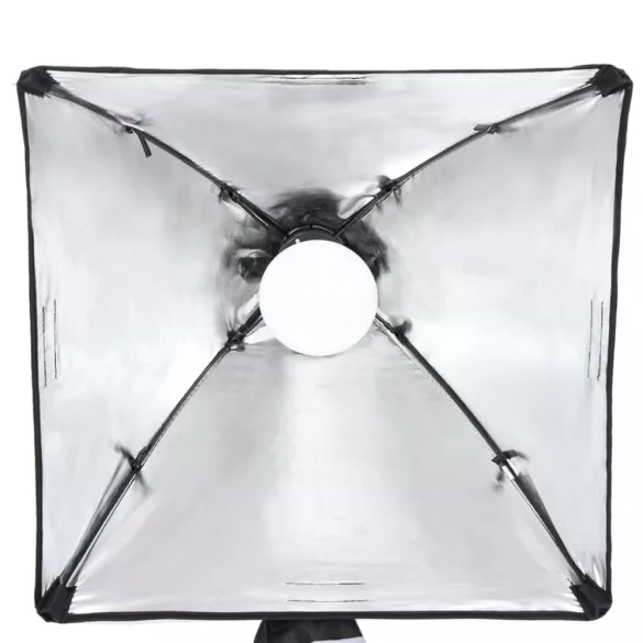 fotóstúdió-felszerelés lámpákkal, háttérrel és reflektorral