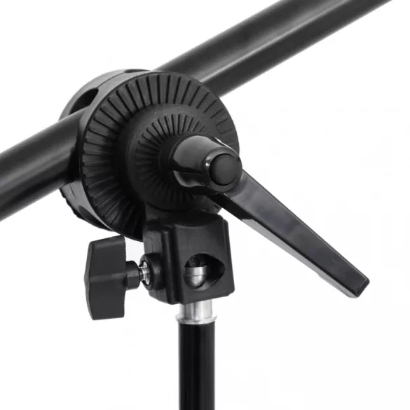 fotóstúdió-felszerelés lámpákkal, háttérrel és reflektorral