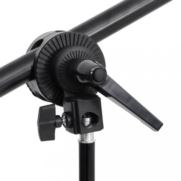 fotóstúdió-felszerelés lámpákkal, háttérrel és reflektorral