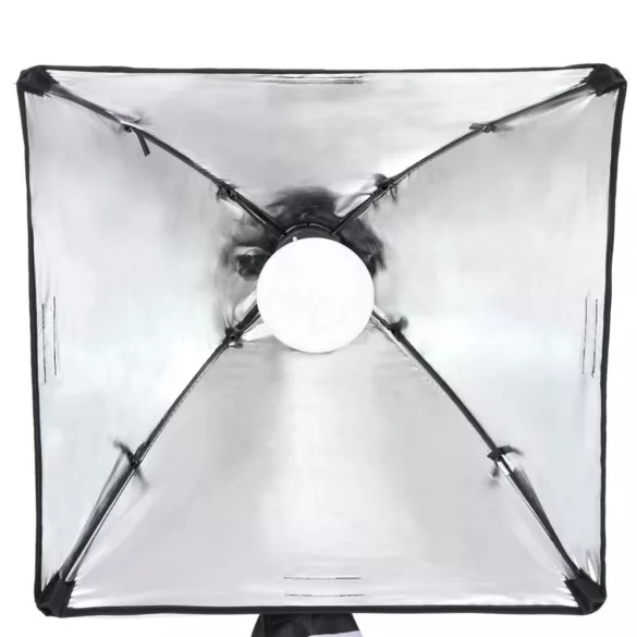 fotóstúdió-felszerelés lámpákkal, háttérrel és reflektorral