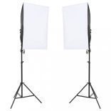 fotóstúdió-felszerelés lámpákkal és háttérrel