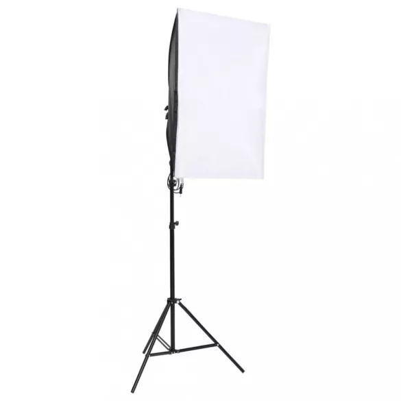 fotóstúdió-felszerelés lámpákkal és háttérrel