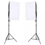 fotóstúdió-felszerelés lámpákkal és háttérrel