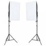 fotóstúdió-felszerelés lámpákkal és háttérrel