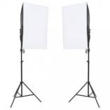 fotóstúdió-felszerelés lámpákkal és háttérrel