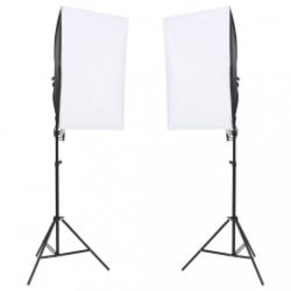 fotóstúdió-felszerelés lámpákkal, háttérrel és reflektorral