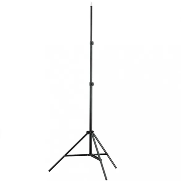 fotóstúdió-felszerelés lámpákkal, háttérrel és reflektorral