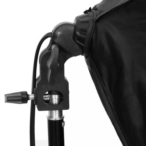 fotóstúdió-felszerelés lámpákkal, háttérrel és reflektorral