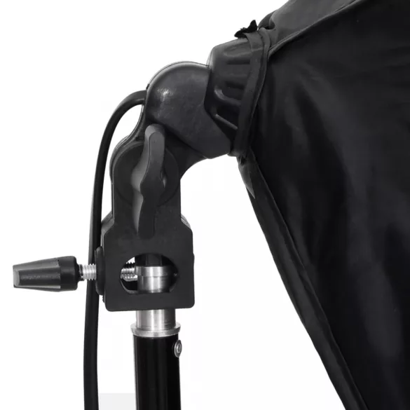 fotóstúdió-felszerelés lámpákkal, háttérrel és reflektorral