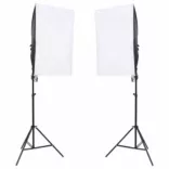 fotóstúdió-felszerelés lámpákkal, háttérrel és reflektorral