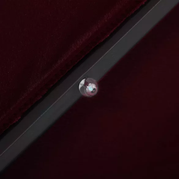 bordó konzolos napernyő LED-fényekkel és acél rúddal