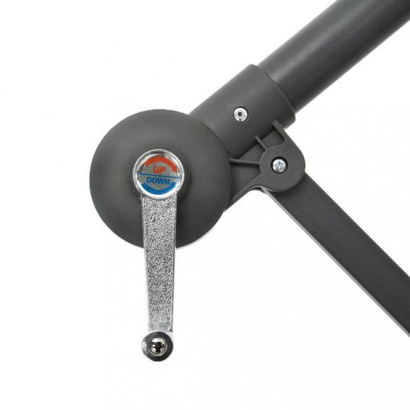 terracotta színű konzolos napernyő LED-fényekkel és acél rúddal