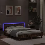 barna tölgy színű ágykeret fejtámlával és LED-del 140x190 cm