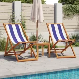 2 db kék és fehér szövet és tömör fa összecsukható strandszék
