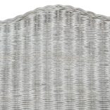 szürke természetes rattan és lenvászon kanapé párnával