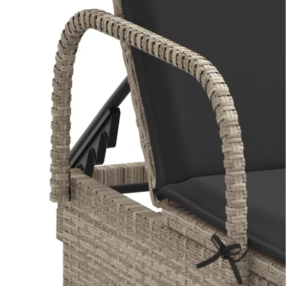 2 db világosszürke polyrattan napozóágy párnával