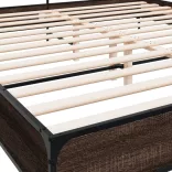 barna tölgyszínű szerelt fa és fém ágykeret 200 x 200 cm