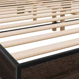 barna tölgyszínű szerelt fa és fém ágykeret 200 x 200 cm