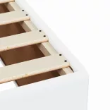 fehér műbőr rugós ágy matraccal 200 x 200 cm