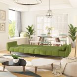 kétszemélyes világoszöld bársony kanapéágy két párnával