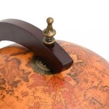 barna földgömb alakú tömör eukaliptuszfa bárszekrény/bortartó