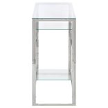 ezüstszínű rozsdamentes acél és edzett üveg tálalóasztal