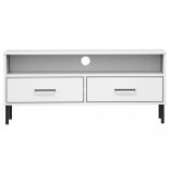 OSLO fehér tömör fenyőfa TV-szekrény fém lábakkal