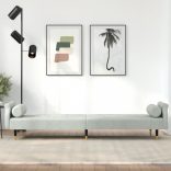 világosszürke bársony kanapéágy párnákkal