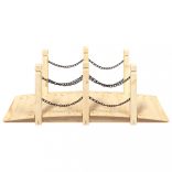 tömör lucfenyő kerti híd lánckorláttal 150 x 67 x 56 cm