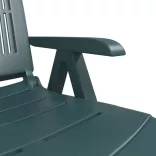 zöld műanyag napozóágy