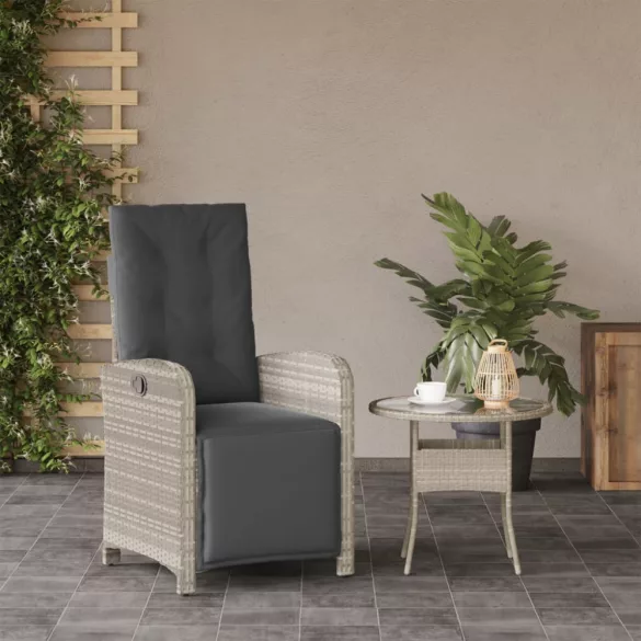 világosszürke polyrattan dönthető kerti szék lábtartóval