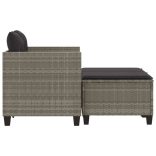 2 személyes világosszürke polyrattan kerti kanapé zsámolyokkal