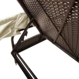 barna polyrattan napozóágy tetővel és asztallal