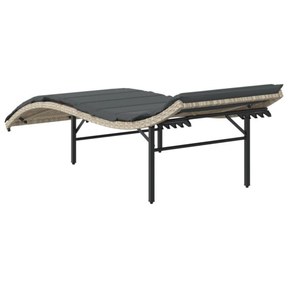 világosszürke polyrattan napozóágy párnával 55x199x50 cm